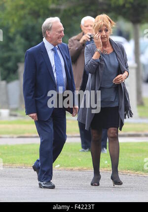 The Funeral of George Cole at Reading Crematorium  Featuring: Dennis Waterman, Pam Flint Where: Reading, United Kingdom When: 13 Aug 2015 Stock Photo