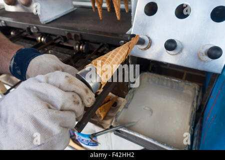 Doumar's worlds first ice cream cone machine VA Stock Photo - Alamy