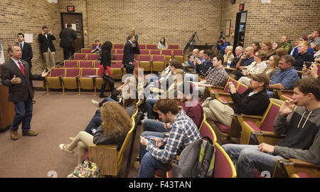 Sioux City, IOWA, USA. 14th Oct, 2015. Republican presidential candidate and U.S. Sen. RAND PAUL, left, (R-KY), campaigns at Morningside College in Sioux City, Iowa, Wednesday morning, Oct. 14, 2015, during his Iowa 10,000 college tour. Paul talked about establishment Washington not listening to students and Democrats and Republicans working together to keep policy and spending the same. Credit:  Jerry Mennenga/ZUMA Wire/Alamy Live News Stock Photo