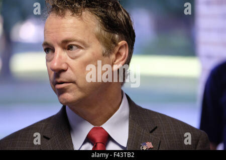 Sioux City, IOWA, USA. 14th Oct, 2015. Republican presidential candidate and U.S. Sen. RAND PAUL (R-KY), campaigns at Morningside College in Sioux City, Iowa, Wednesday morning, Oct. 14, 2015, during his Iowa 10,000 college tour. Paul talked about establishment Washington not listening to students and Democrats and Republicans working together to keep policy and spending the same. Credit:  Jerry Mennenga/ZUMA Wire/Alamy Live News Stock Photo