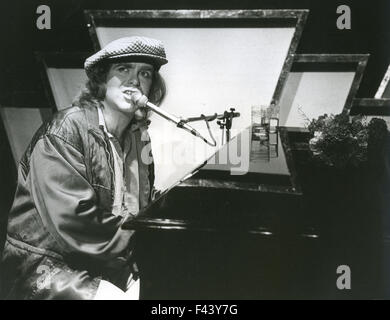 Elton John in concert at Birmingham Hippodrome. 21st April 1979 Stock Photo  - Alamy