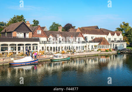 The Swan Hotel on the River Thames at Radcot Bridge, Oxfordshire, Uk ...