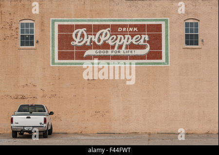 Drink Dr. Pepper vintage wall mural on painted brick building in Muskogee, Oklahoma, USA. Stock Photo