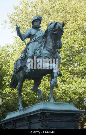 Monument of Prince Willem I van Oranje (1533-1584) across from Noordeinde Palace in The Hague, Netherlands Stock Photo