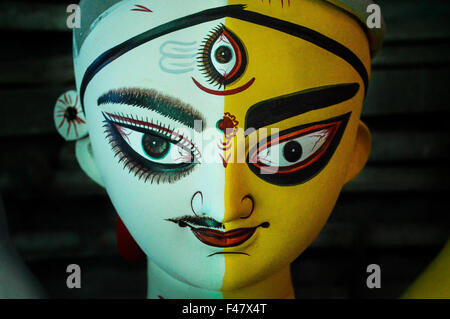 Kolkata, India. 15th Oct, 2015. A transgender Durga idol. For the first time in the history of Durga Puja, people will worship a transgender Durga idol that has been inspired from Shiva's Ardhanarishvara (half man and half woman) avatar (an androgynous form of Shiva and Parvati) – an attempt to include the marginalized transgender community in the Puja celebrations. © Davide Fracassi/Pacific Press/Alamy Live News Stock Photo