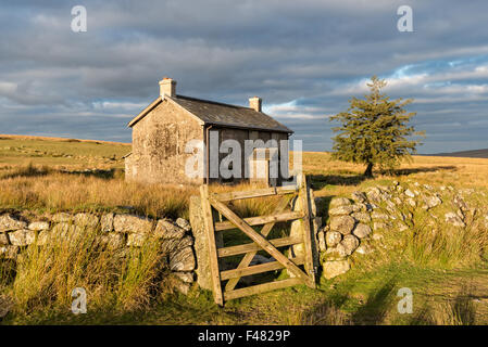 An old abandoned farm house in an isolated spot near Princetown on Dartmoor National Park in Devon Stock Photo