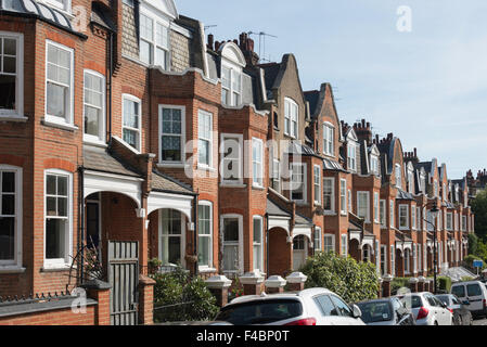 UK, London, London Borough of Haringey, Highgate Village, Urban street ...