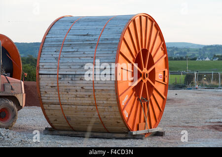 Used wooden cable drums hi-res stock photography and images