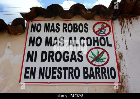 Sign in Spanish language saying 'No more robberies, no more alcohol nor drugs in our neighbourhood'. Cusco, Peru Stock Photo