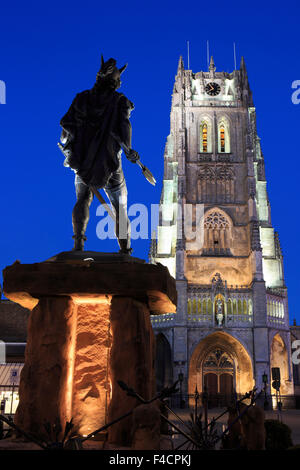 Statue of Ambiorix (prince of the Eburones) and the 13th-century Gothic Basilica of Our Lady at the Market Square in Tongeren, Belgium Stock Photo