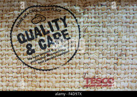 Store in a cool dark place Quality & Care sign on pack of Tesco potatoes Stock Photo