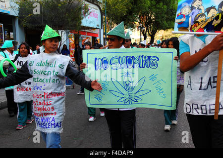 La Paz, Bolivia, 16th October 2015. A teacher carries a placard discouraging smoking marijuana during a march through La Paz city centre warning of the dangers of drug use. The demonstration is organised every year by the police together with schools and colleges to educate and raise awareness about drugs and their dangers. Credit: James Brunker / Alamy Live News Stock Photo