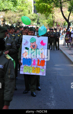 La Paz, Bolivia, 16th October 2015. A policeman carries a placard saying 'No to Drugs' during a march through La Paz city centre warning of the dangers of drug use. The demonstration is organised every year by the police together with schools and colleges to educate and raise awareness about drugs and their dangers. Credit: James Brunker / Alamy Live News Stock Photo