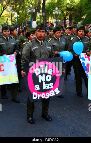 La Paz, Bolivia, 16th October 2015. A policeman carries a placard saying 'Say No to Drugs' during a march through La Paz city centre warning of the dangers of drug use. The demonstration is organised every year by the police together with schools and colleges to educate and raise awareness about drugs and their dangers. Credit: James Brunker / Alamy Live News Stock Photo
