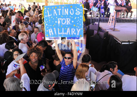 San Antonio, Texas, USA. 15th Oct, 2015. Spectators at a HILLARY CLINTON rally in San Antonio show their Latino support October 15. © Robin Jerstad/ZUMA Wire/Alamy Live News Stock Photo