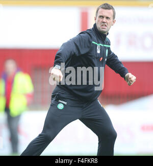 Fir Park, Motherwell, Scotland. 17th Oct, 2015. Scottish Premier League. Motherwell versus Celtic. Ronny Deila roars to the Celtic fans after the match Credit:  Action Plus Sports/Alamy Live News Stock Photo