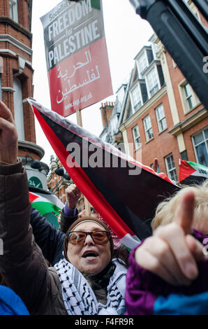 Around 2,500 people gather outside the London Israeli embassy, in protest against the treatment of Palestinians by the Israelis. Stock Photo