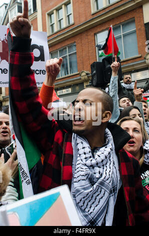 Around 2,500 people gather outside the London Israeli embassy, in protest against the treatment of Palestinians by the Israelis. Stock Photo