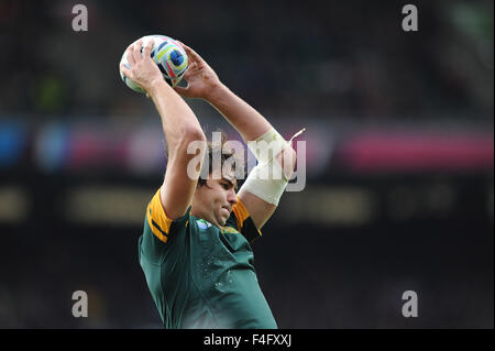 London, UK. 17 October 2015: Lodewyk de Jager of South Africa wins the lineout during Match 41 of the Rugby World Cup 2015 between South Africa and Wales - Twickenham Stadium, London.(Photo by: Rob Munro/Stewart Communications/CSM) Credit:  Cal Sport Media/Alamy Live News Stock Photo