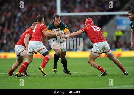 London, UK. 17 October 2015: Bismarck Du Plessis of South Africa is tackled by Gareth Davies and Tyler Morgan of Wales.during Match 41 of the Rugby World Cup 2015 between South Africa and Wales - Twickenham Stadium, London.(Photo by: Rob Munro/Stewart Communications/CSM) Credit:  Cal Sport Media/Alamy Live News Stock Photo