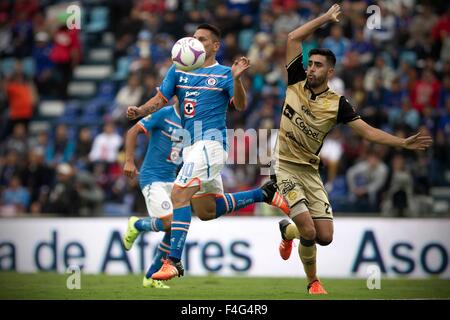 Mexico City, Mexico. 17th Oct, 2015. Cruz Azul's Christian Gimenez (L) vies with Dorados' Nestor Vidrio during their match on Day 13 of the Opening Tournament of the MX League against Dorados in Mexico City, capital of Mexico, on Oct. 17, 2015. © Alejandro Ayala/Xinhua/Alamy Live News Stock Photo