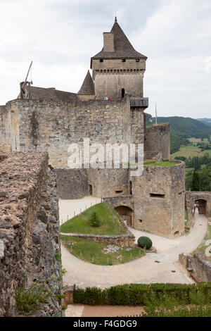 Overview of the Castelnaud la Chapelle castle (entrance- barbican and keep). Vue d'ensemble du château de Castelnaud la Chapelle Stock Photo