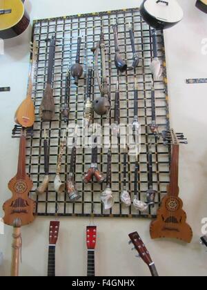 Agaita, Kuge, valiha, Side blown horn and other Wind instruments in a musical instrument shop, Marrakesh,  Morocco Stock Photo