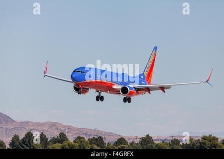 Southwest airlines Boeing 737 on final approach for landing in Las Vegas Stock Photo