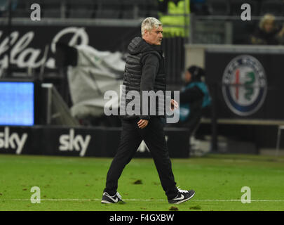 Frankfurt, Germany. 17th Oct, 2015. Frankfurt's coach Armin Veh reacts after the Bundesliga soccer match Eintracht Frankfurt vs Borussia Moenchengladbach in Frankfurt, Germany, 17 October 2015. Frankfurt lost 1-5. Photo: Arne Dedert/dpa/Alamy Live News Stock Photo