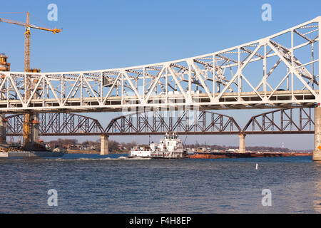 AEP River Operations towboat Captain Bill Stewart pushes a barge load east on the Ohio River in Louisville, Kentucky. Stock Photo