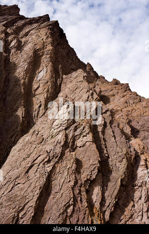 India, Jammu & Kashmir, Ladakh, Miru, tilted rock strata above Leh-Manali highway Stock Photo