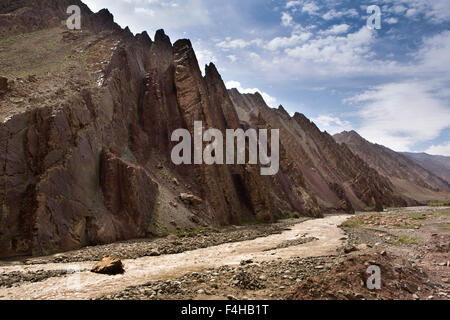 India, Jammu & Kashmir, Ladakh, Miru, tilted rocky dry season river bed beside Leh-Manali highway Stock Photo