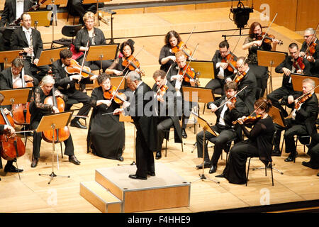 Athens, Greece. 18th Oct, 2015. The Israel Philharmonic Orchestra led the renowned conductor Zubin Mehta in Athens concert hall. Zubin Mehta is an Indian conductor of Western classical music. He is the Music Director for Life of the Israel Philharmonic Orchestra and the Main Conductor for Valencia's opera house. Credit:  Aristidis Vafeiadakis/ZUMA Wire/Alamy Live News Stock Photo