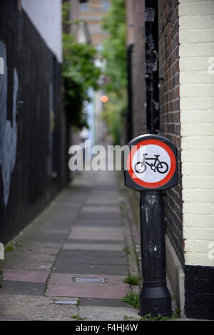 UK Bicycle sign on side alley Stock Photo