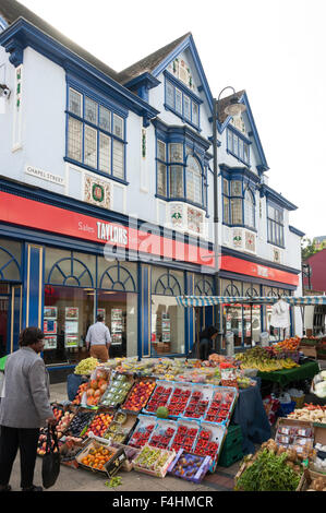 fruit-vegetable-stall-chapel-street-luton-bedfordshire-england