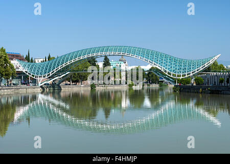 The Bridge of Peace, a pedestrian bridge spanning the Kura / Mtkvari River in Tbilisi, the capital of Georgia. Stock Photo