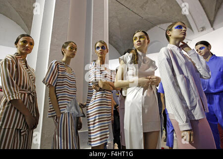Kiev, Ukraine. 18th Oct, 2015. Models wait backstage during the Ukrainian Fashion Week in Kiev, Ukraine, 18 October 2015. The event presents Spring/Summer 2016 collections by Ukrainian and international designers from 14 to 20 October. © Serg Glovny/ZUMA Wire/Alamy Live News Stock Photo