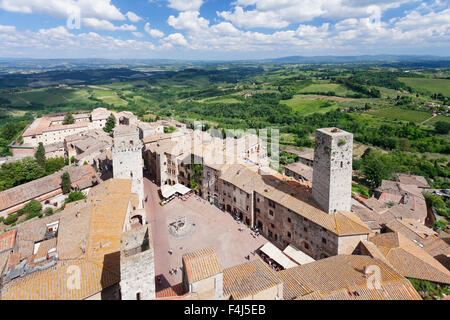 Piazza della Cisterna, San Gimignano, UNESCO World Heritage Site, Siena Province, Tuscany, Italy, Europe Stock Photo