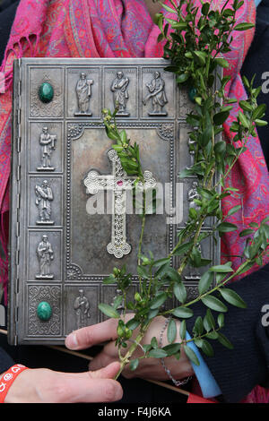 Close up of old Holy Bible book Stock Photo - Alamy