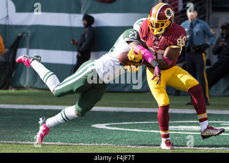 August 29, 2015: New York Giants linebacker Cole Farrand (49) in