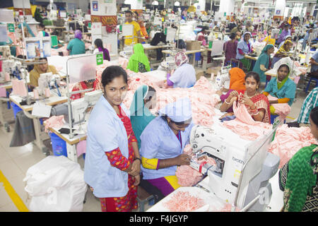 Dhaka, Bangladesh. 23rd Sep, 2015. Bangladeshi garments workers work at a garments factory in Gazipur, near Dhaka, Bangladesh. © Suvra Kanti Das/ZUMA Wire/Alamy Live News Stock Photo