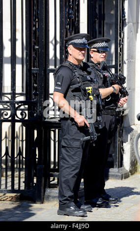 Police, armed police, armed policemen armed police officers, London, Britain, UK Stock Photo