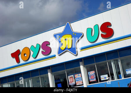 Toys r us store sign shop logo exterior leeds Birstall retail park ...