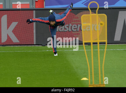 Bayer Leverkusen's Javier Hernandez pictured during training in Leverkusen, Germany, 19 October 2015. Leverkusen play A.S. Roma in the Group E match of the Champions League on 20 October 2015. PHOTO: FEDERICO GAMBARINI/DPA Stock Photo