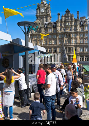 dh Waverley Princes Mall roof PRINCES STREET EDINBURGH Fast food stalls customers plaza people stall uk eat tourists festival outdoor city scotland Stock Photo