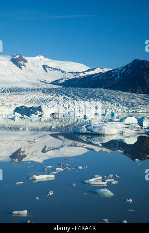 Reflection of Fjallsjokull glacier in Fjallsarlon iceberg lagoon, Vatnajokull National Park, Sudhurland, Iceland. Stock Photo