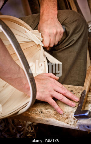 Sussex Trug maker - Charlie Groves in his workshop in Holmes Hill near Lewes, East Sussex. Stock Photo