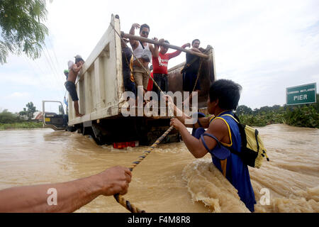 (151020) -- PAMPANGA PROVINCE, Oct. 20, 2015 (Xinhua) -- Residents try to board a truck to avoid a flooded road due to Typhoon Koppu in Pampanga Province, the Philippines, Oct. 20, 2015.  (Xinhua/Stringer) Stock Photo