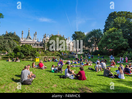 Brighton, East Sussex.Young people sitting on the grass in front of the Royal Pavilion, Brighton, East Sussex, England, UK Stock Photo