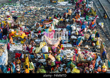 People are living under extrem conditions in huts made from iron sheets and blankets at Dharavi Slum, the second largest slum ar Stock Photo
